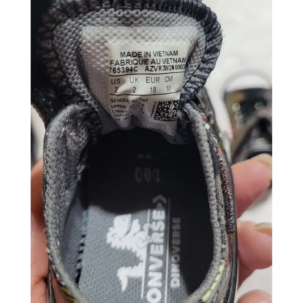 Converse Chuck Taylor All Star Baby Shoes Dinosaur Print Velcro Strap Size‎ 2
